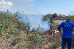 Tandırdan sıçrayan alevler barakayı sardı