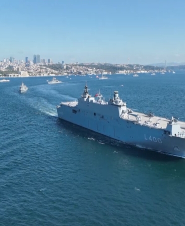 TCG Anadolu Gemisinin boğazdan geçişi havadan görüntülendi