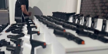 TEM’de durdurulan 3 araçtan 101 adet tabanca çıktı