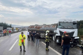 TEM’de zincirleme kaza, LPG yüklü tanker ağaçlık alana uçtu