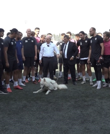 Tepecik Spor’un sahiplendiği sevimli köpek takımın maskotu oldu