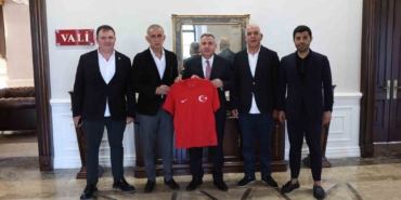 TFF Başkanı Hacıosmanoğlu’dan İzmir Valisi Elban ve İZVAK’a ziyaret