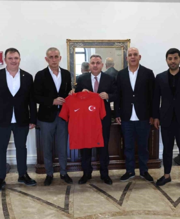 TFF Başkanı Hacıosmanoğlu’dan İzmir Valisi Elban ve İZVAK’a ziyaret