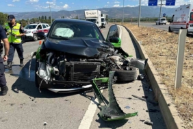 Tır ile otomobil çarpıştı: 4 yaralı