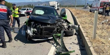 Tır ile otomobil çarpıştı: 4 yaralı