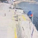 Tırın denize düştüğü anlar kamerada