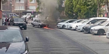 Tofaş otomobil alevlere teslim oldu, LPG tankı bomba gibi patladı