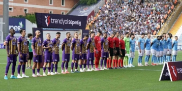 Trendyol Süper Lig: Eyüpspor: 0 - Trabzonspor: 0 (İlk yarı)
