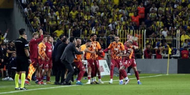 Trendyol Süper Lig: Fenerbahçe: 0 - Galatasaray: 2 (İlk yarı)