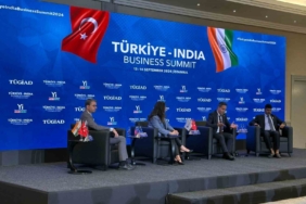 Türkiye-Hindistan arasındaki ekonomik ilişkiler bu panelde konuşuldu