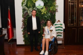 Türkiye’nin ilk engelli kadın ralli pilotu Kübra’dan çifte kupa