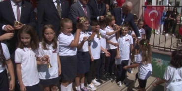 Ümraniye’de öğrenciler için ders zili çaldı, yeni eğitim öğretim yılı başladı