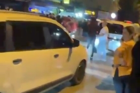 Ümraniye’de vatandaşlar Şeyda Yılmaz’ın şehit edildiği yere karanfiller bıraktı