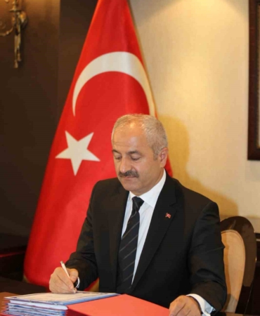 Üniversiteyi kazanan gençlere 5 bin TL’lik destek