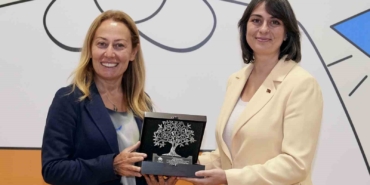 Üsküdar Belediyesi ile TEV arasında "Okutan Üsküdar" projesi imzalandı
