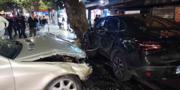 Üsküdar’da kontrolden çıkan araç park halindeki otomobile çarptı: 1’i ağır 4 yaralı