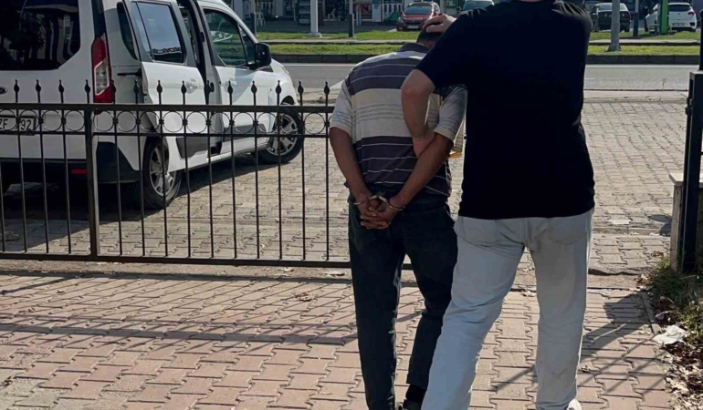 Uyuşturucu madde satarken polise yakalanan şahıs tutuklandı