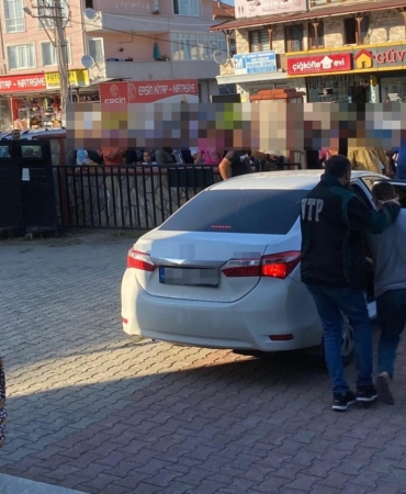Uyuşturucu madde sattıkları iddia edilen karı-koca tutuklandı