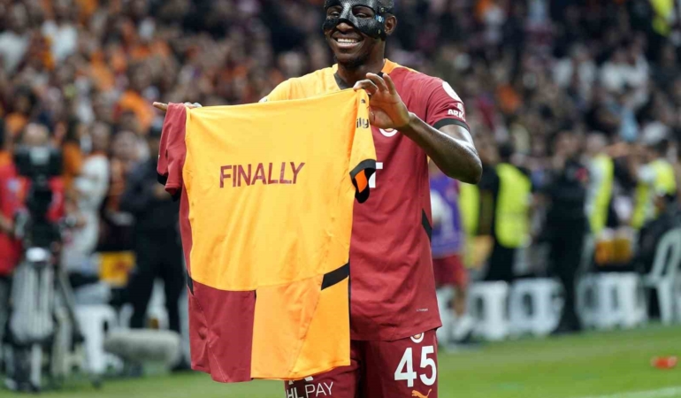 Victor Osimhen ilk gollerini attı