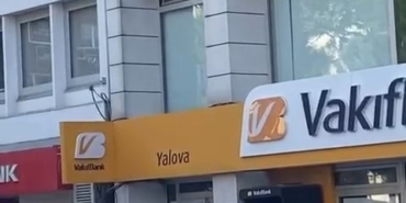 Yalova’da işlemi yapılmayınca bankanın önüne otomobilini çekti