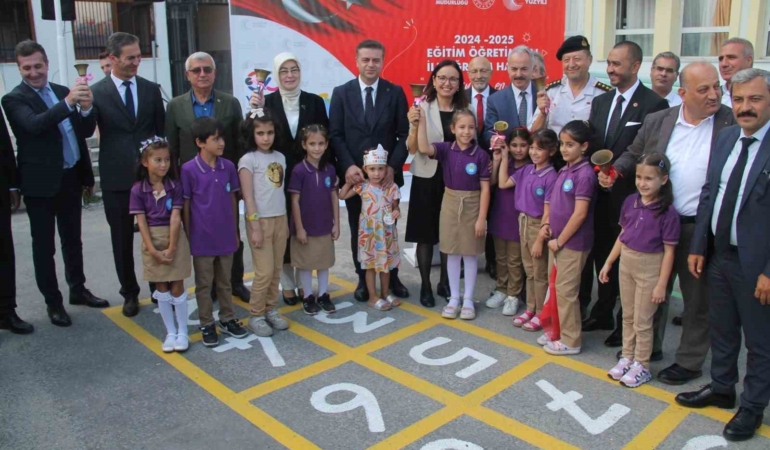 Yalova’da yeni eğitim yılının ilk ders zili törenle çaldı
