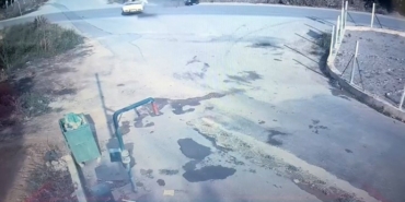 Yan yoldan çıkan kamyonet ana yoldan geçen otomobille çarpıştı: 2 yaralı