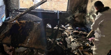 Yangında hasar görev ev temizlendi