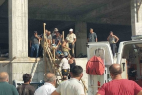 Yaralı işçiyi ambulansa yetiştirmek için yoğun çaba sarf ettiler