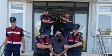 Yaşlı adamın banka kartından 100 bin lira çeken 2 zanlı tutuklandı