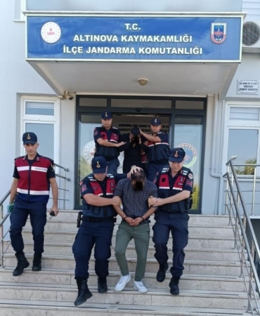 Yaşlı adamın banka kartından 100 bin lira çeken 2 zanlı tutuklandı
