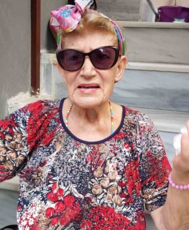 Yaşlı kadının üvey kardeşinin oğlu ile tapu davası