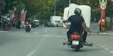 Yataklı motosiklet turu kamerada