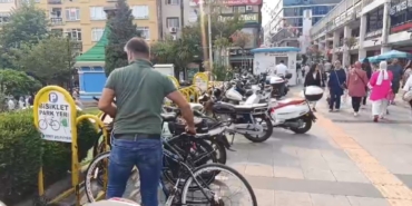 Yayaların kullanacağı alanları işgal eden motosiklet sürücüleri cezadan kaçamadı
