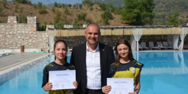 Yaz spor okulları sona ererken öğrencilere sertifikaları dağıtıldı