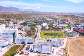 YDÜ’den 18 akademisyen en etkili bilim insanları listesinde yer aldı