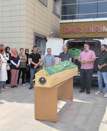 Yıllarca görev yaptığı hastanede vefat eden doktora gözü yaşlı veda
