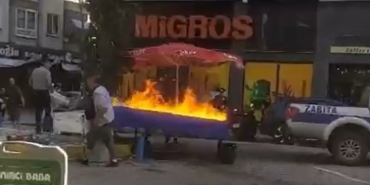 Zabıtaya kızdı, tezgahı yaktı