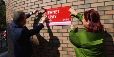 Zeytinburnu Belediyesi ilçede 50 yıl gazetecilik yapan Mehmet Alpay’ın adını sokağa verdi