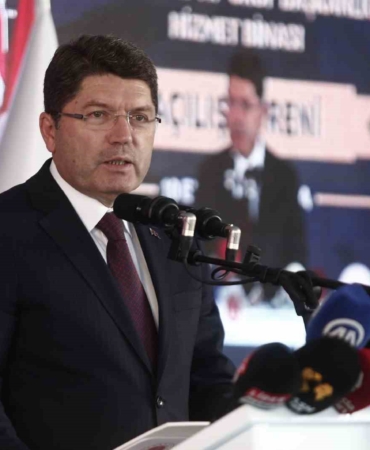Adalet Bakanı Tunç: "Yargı personelimizi töhmet altında bırakan davranışlara müsaade etmeyiz"