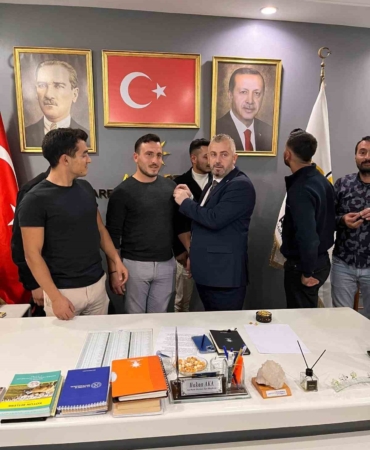 AK Parti’ye farklı partilerden katılım sürüyor