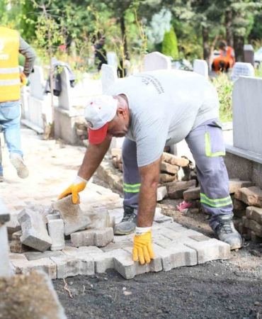 Akse Mezarlığı’nda bakım çalışması sürüyor