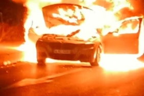 Alevlere teslim olan araçtaki patlama anı kamerada