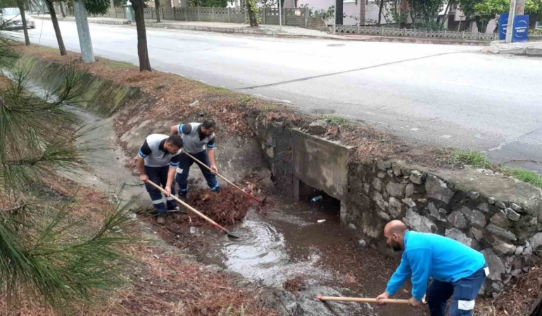 Ani yağışlara karşı mazgal ve menfez temizliği