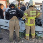 Araç içinde sıkışan sürücü itfaiye tarafından kurtarıldı