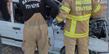 Araç içinde sıkışan sürücü itfaiye tarafından kurtarıldı