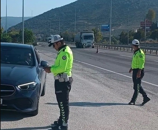 Araç sürücülerine bir günde 434 bin 529 TL trafik idari para cezası