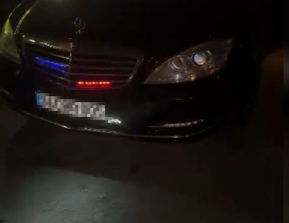 Aracında çakar sistem kurulu sürücü denetimde yakalandı