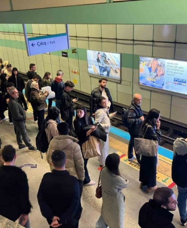 Arıza nedeniyle metro seferleri aksadı, vatandaş 45 dakika bekledi