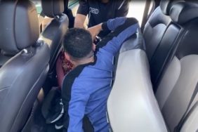 Arka koltuğun altından kaçak göçmenler çıktı