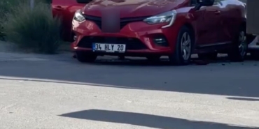 Arnavutköy’de bir kadın oğluna kızıp, aracına satırla saldırdı